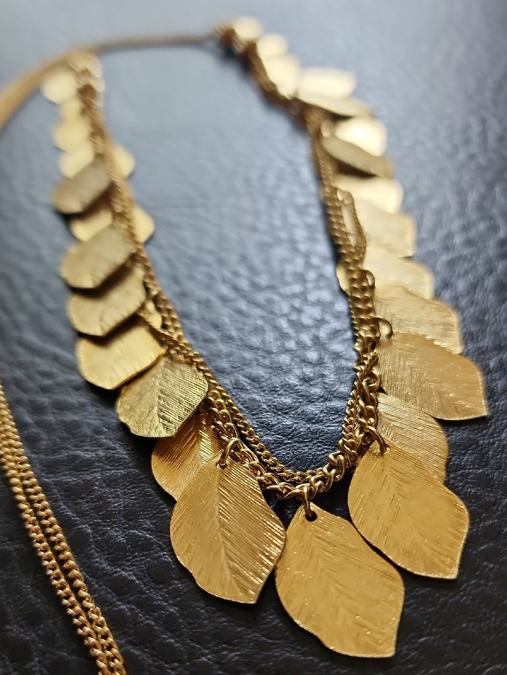 Gold Leaf-Accent Women's Necklace - Gold